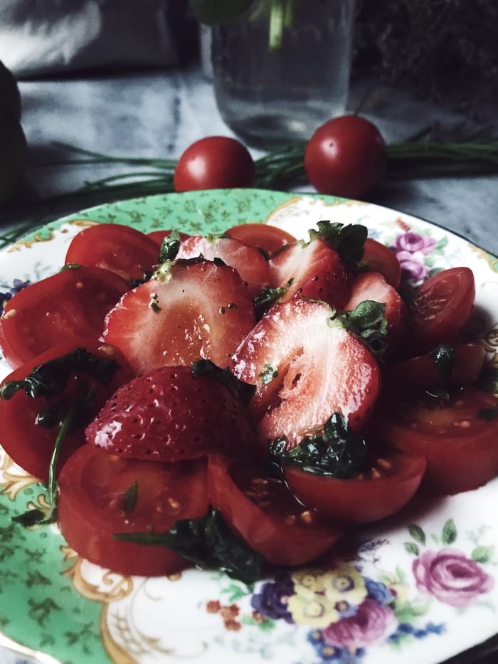 A strawberry salad recipe: strawberry tomato salad. Get this Italian salad recipe and more homemade Italian recipes on Gourmet Project, a Rome based Italian food blog.