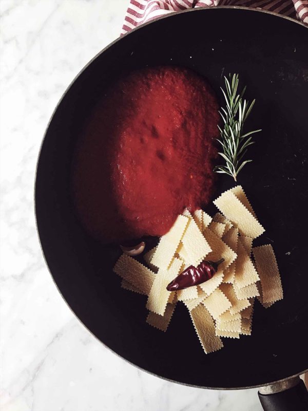 la one pot pasta e una ricetta deliziosa al rosmarino e peperoncino