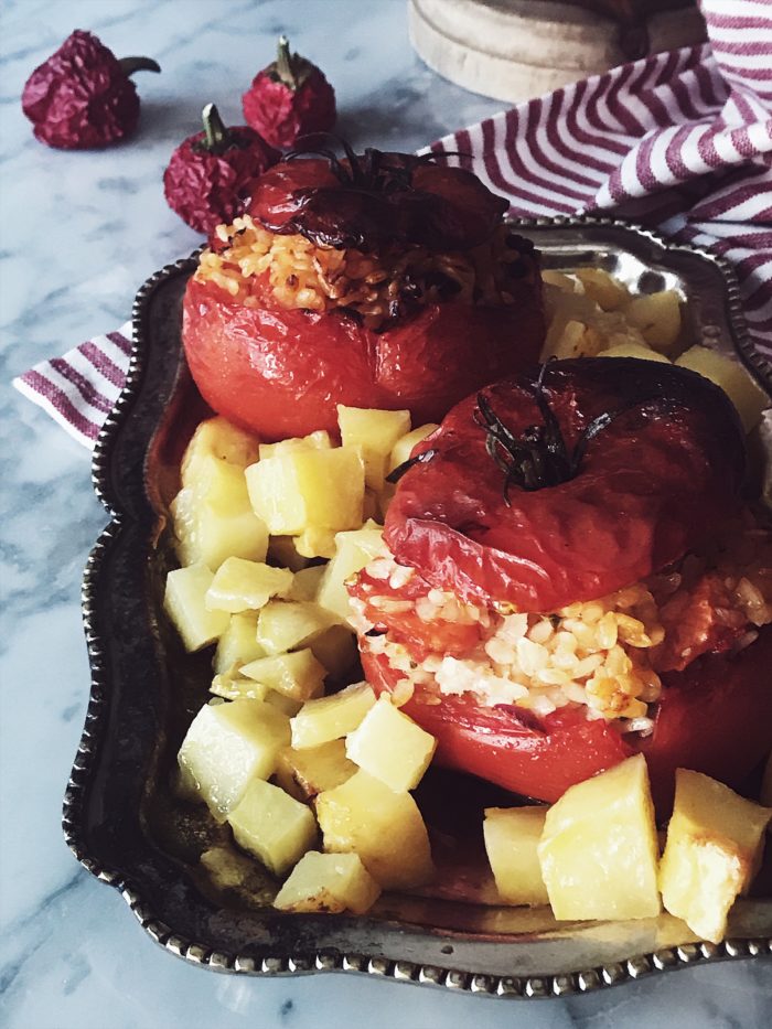 Roasted, rice stuffed tomatoes: one of the most popular Roman food recipes. Get this and more delicious and authentic Italian recipes on Gourmet Project.