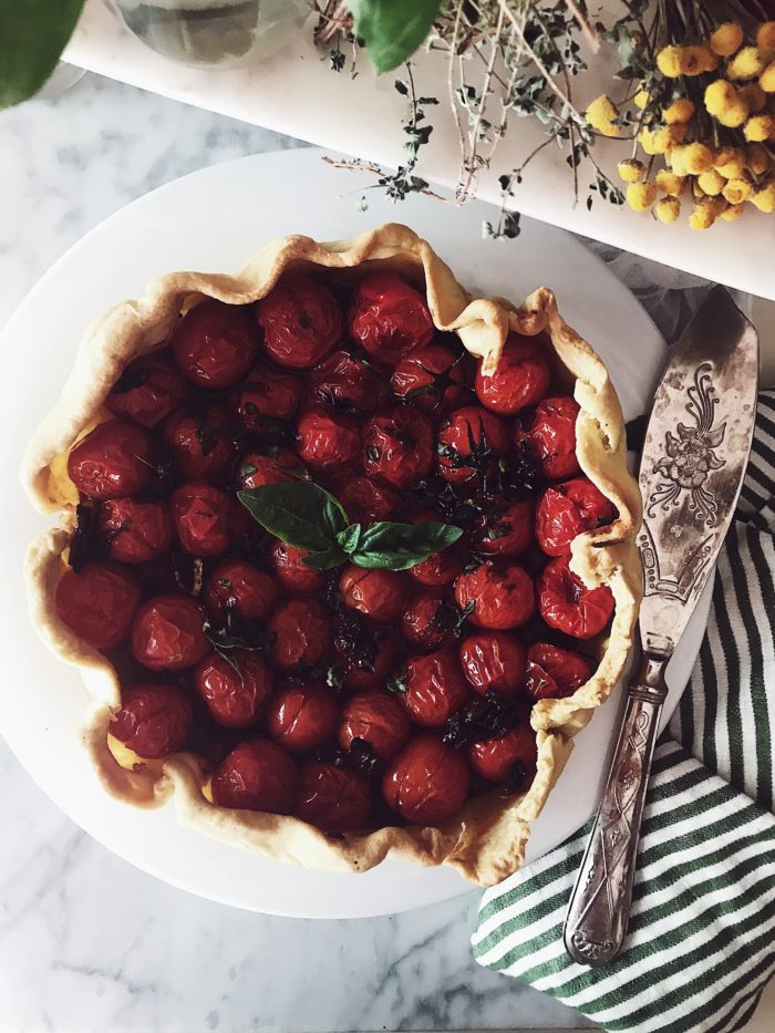 torta salata con pomodorini all'aceto balsamico