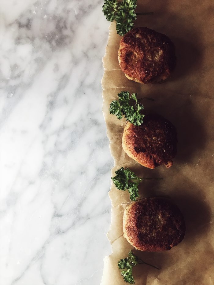 polpette di melanzane con pangrattato, olio d'oliva e parmigiano